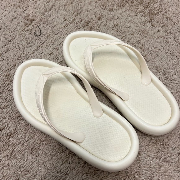 FARM Rio Cream Sandals - Picture 10 of 10